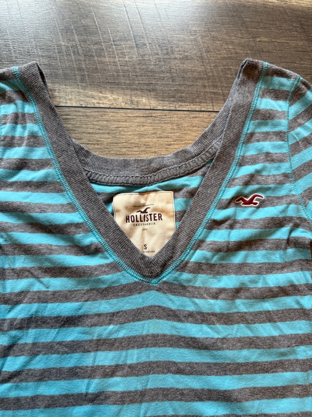 Hollister Light Blue & Gray Striped V-Neck Long Sleeve Tee - Picture 2 of 8